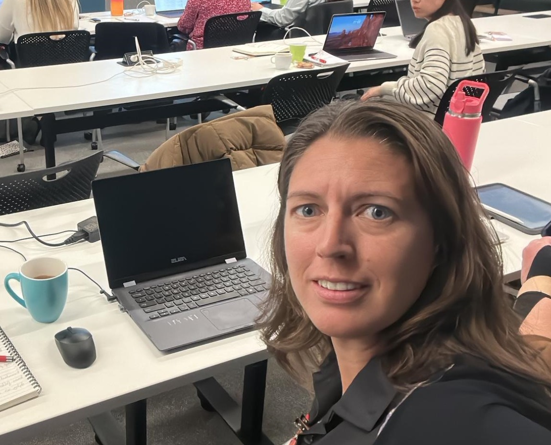 Foto of women with laptop